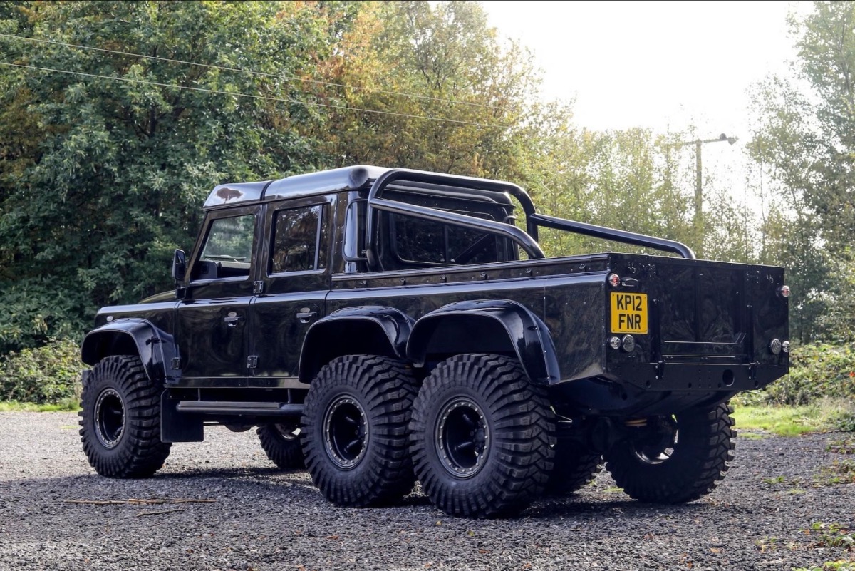 2012 Land Rover Defender Image 2